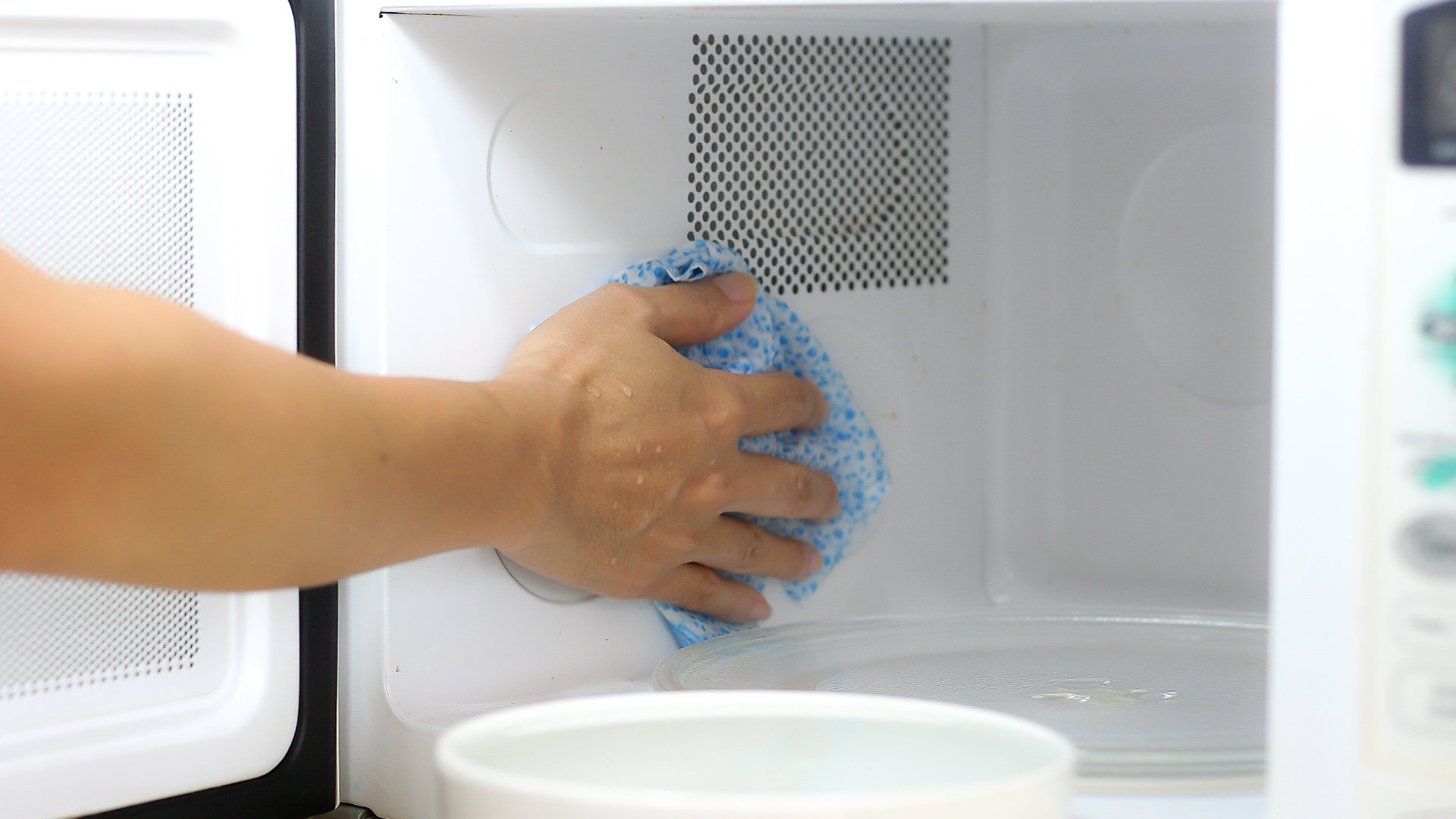 Featured image for “How to Clean a Microwave (in 5 Steps)”